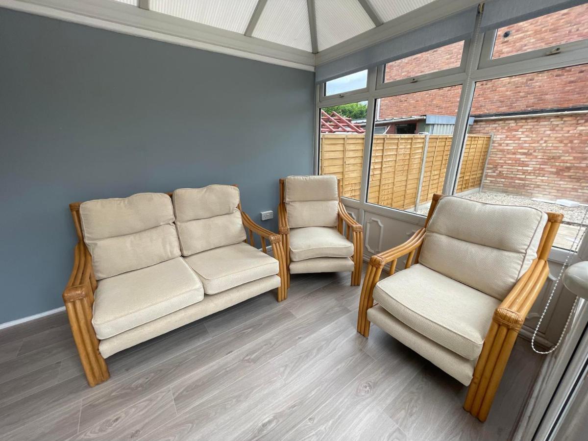 Leominster 3 Bedroom House Parking Garden Private Екстериор снимка
