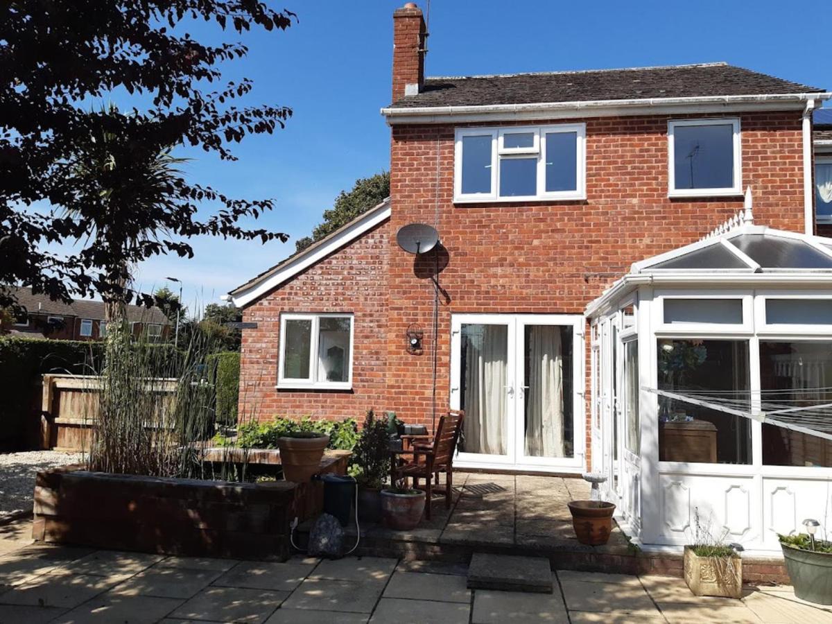 Leominster 3 Bedroom House Parking Garden Private Екстериор снимка