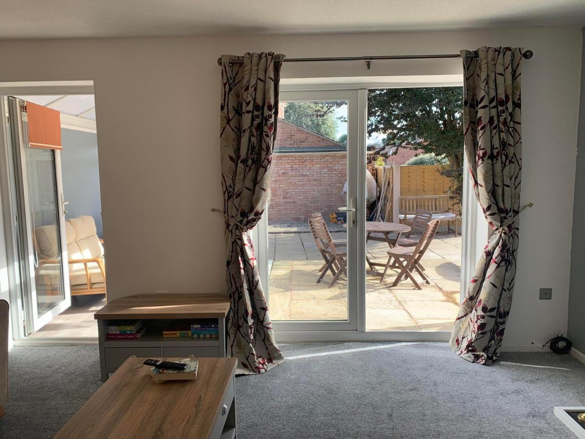 Leominster 3 Bedroom House Parking Garden Private Екстериор снимка