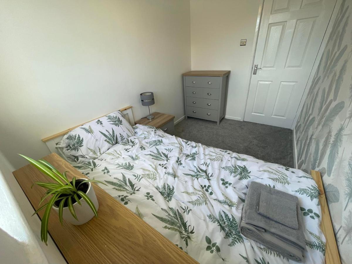 Leominster 3 Bedroom House Parking Garden Private Екстериор снимка