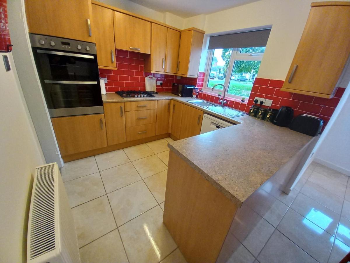 Leominster 3 Bedroom House Parking Garden Private Екстериор снимка