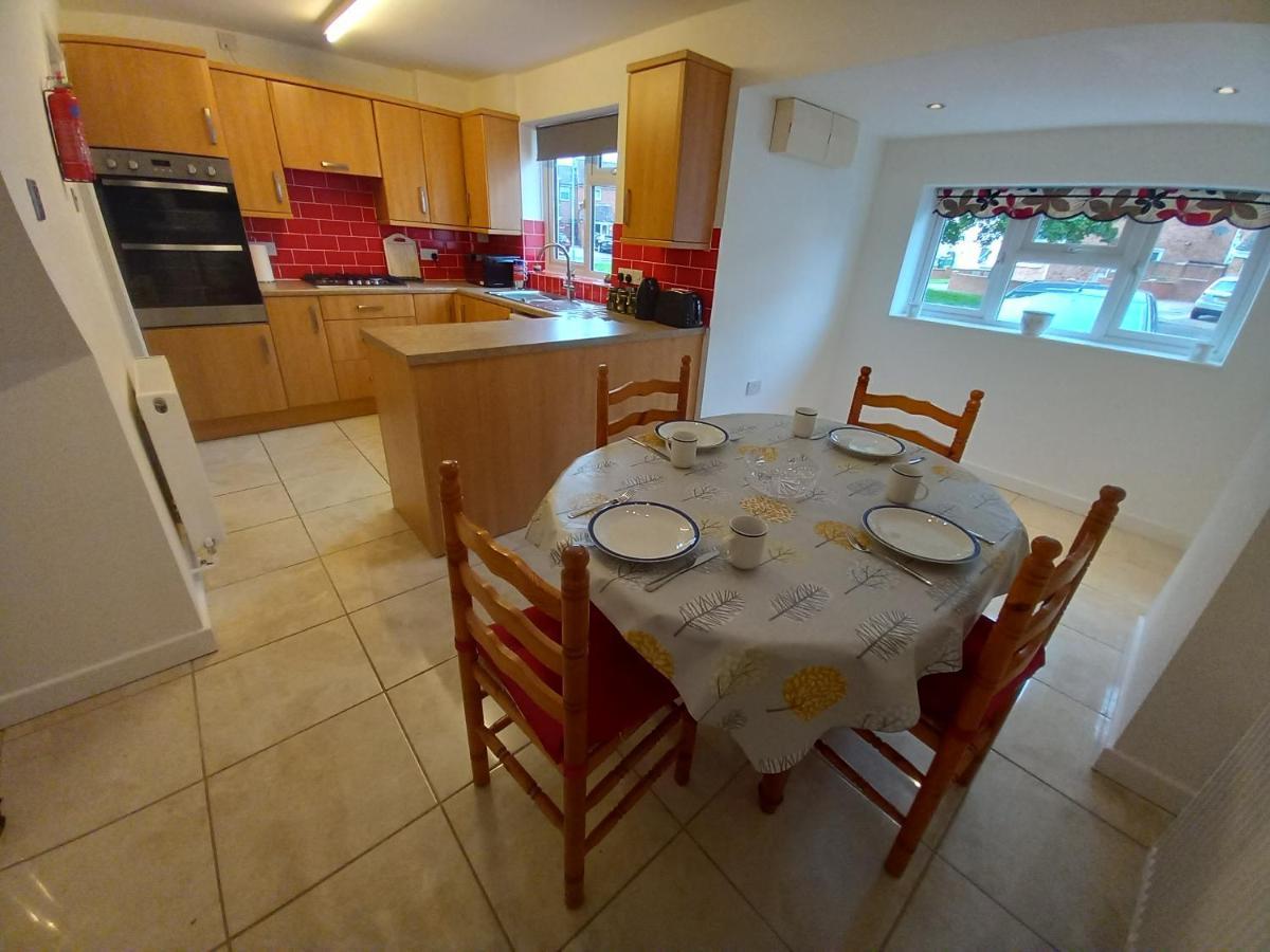 Leominster 3 Bedroom House Parking Garden Private Екстериор снимка